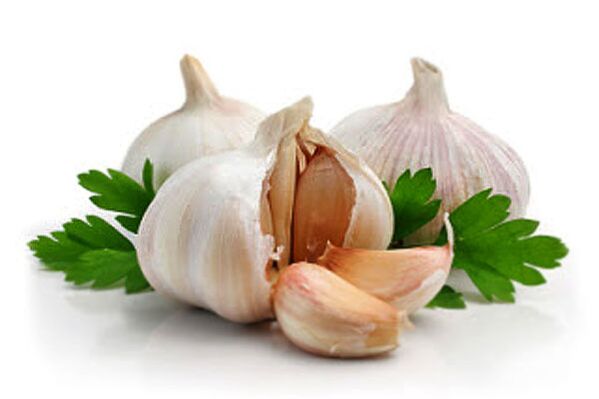 Garlic is a folk remedy for fungal infections. 