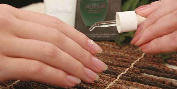 Treating nail fungus with essential oil