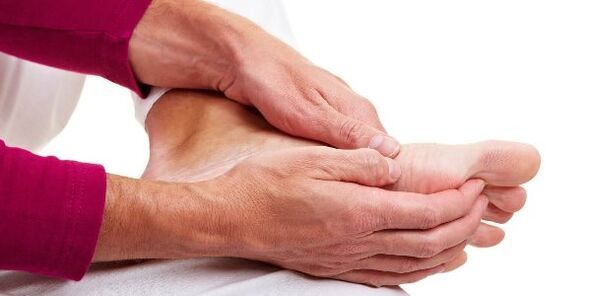 Itchy feet due to fungal infection